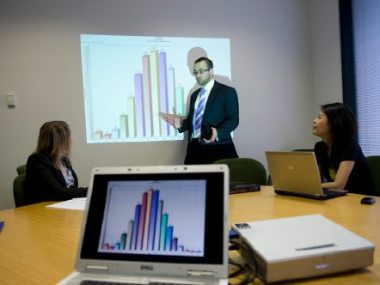 Làm gì khi “sếp” thiếu năng suất trong công việc ?