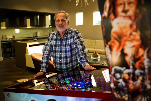 “Sếp nhà người ta”: Thoát khủng hoảng tài chính nhờ bán ngân hàng, lấy 60 triệu USD chia hết cho tất cả nhân viên