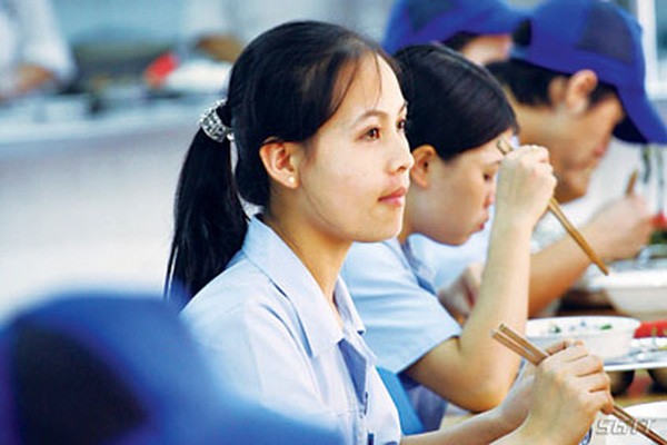 Thủ tướng: “Có doanh nghiệp trả 2-2,5 triệu đồng/tháng thì công nhân làm sao sống được”