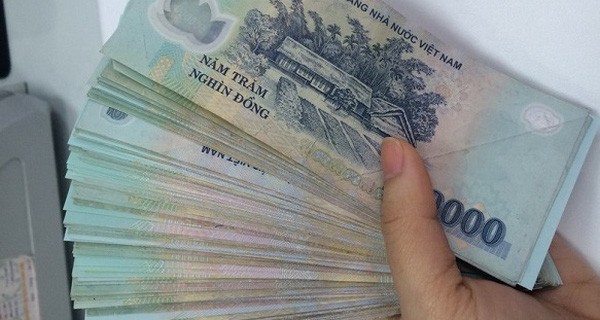 Đằng sau vẻ hào nhoáng thu nhập cao của lương ngân hàng