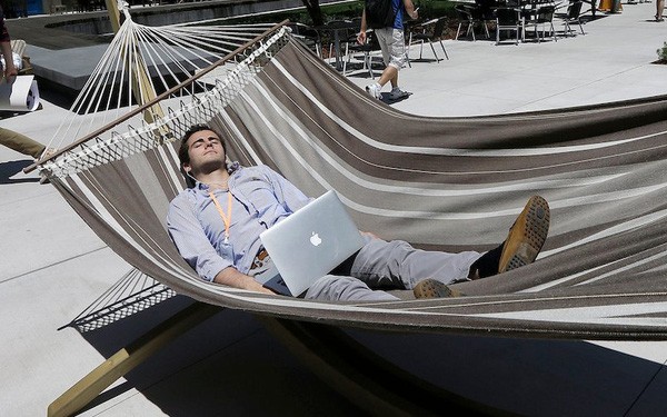 Chuyện lạ ở Silicon Valley: Có những nhân viên đi làm như đi du lịch, đến văn phòng ngồi chơi và rồi lĩnh cả cục tiền cuối tháng