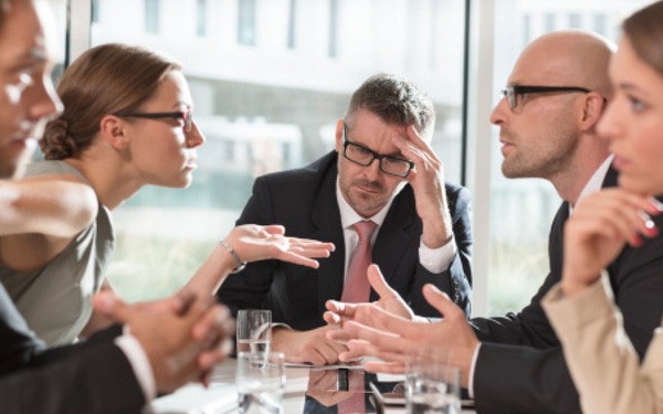 14 hoạt động tốn thời gian mà quản lý nên hạn chế để đỡ làm khổ nhân viên