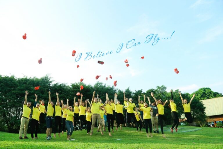 Trung tâm Kinh doanh Doanh nghiệp 2 vượt mọi chông gai chinh phục đỉnh núi thiêng Ba Vì