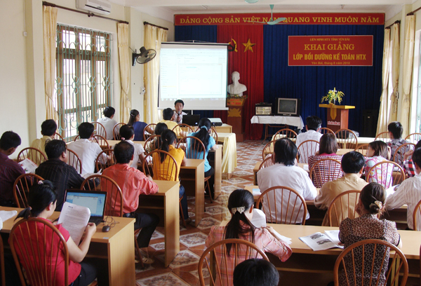 MISA_Ha20Noi_khai_giang_boi_duong_ke_toan_HTX_Yen_Bai_19082010.jpg