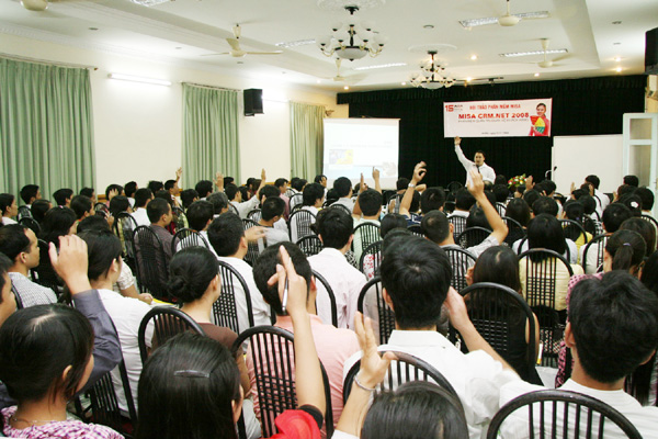 Ong20Hoang20Anh20Tuan20noi20chuyen20tai20buoi20hoi20thao20MISA20CRM.NET202008.jpg
