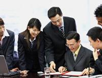 Sếp và nhân viên hợp tác vui vẻ sẽ dễ đi đến sự thành công