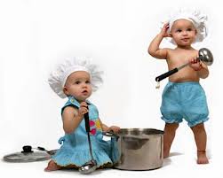 Funny: Bé sinh đôi nói chuyện về Lady Gaga vs Katy Perry