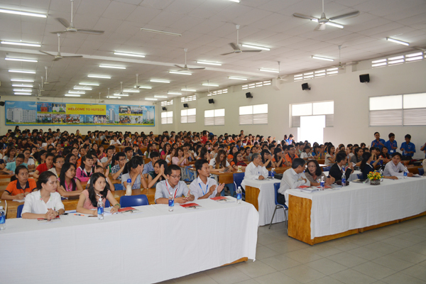 hcm_pr_hutech_100414_2.jpg