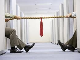 Làm gì khi đối thủ cạnh tranh là nhân viên cũ