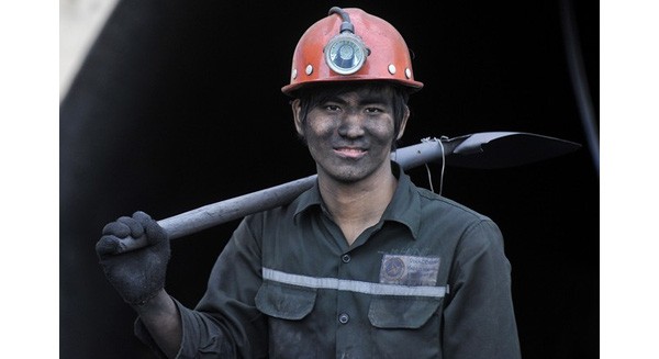 Liên đoàn lao động muốn tăng 11% lương nhưng VCCI chỉ muốn tăng 5%