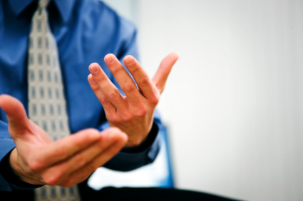 Sử dụng ngôn ngữ cử chỉ hiệu quả trong buổi phỏng vấn