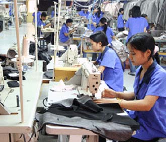 Thiếu nguồn lao động Việt Nam, mới được quyền tuyển lao động ” ngoại “