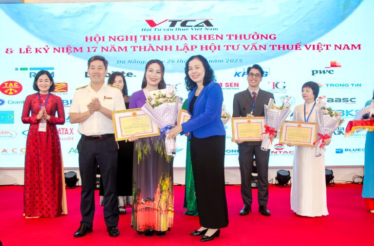 Phó Chủ tịch HĐQT MISA vinh dự đón nhận bằng khen của Bộ Tài chính